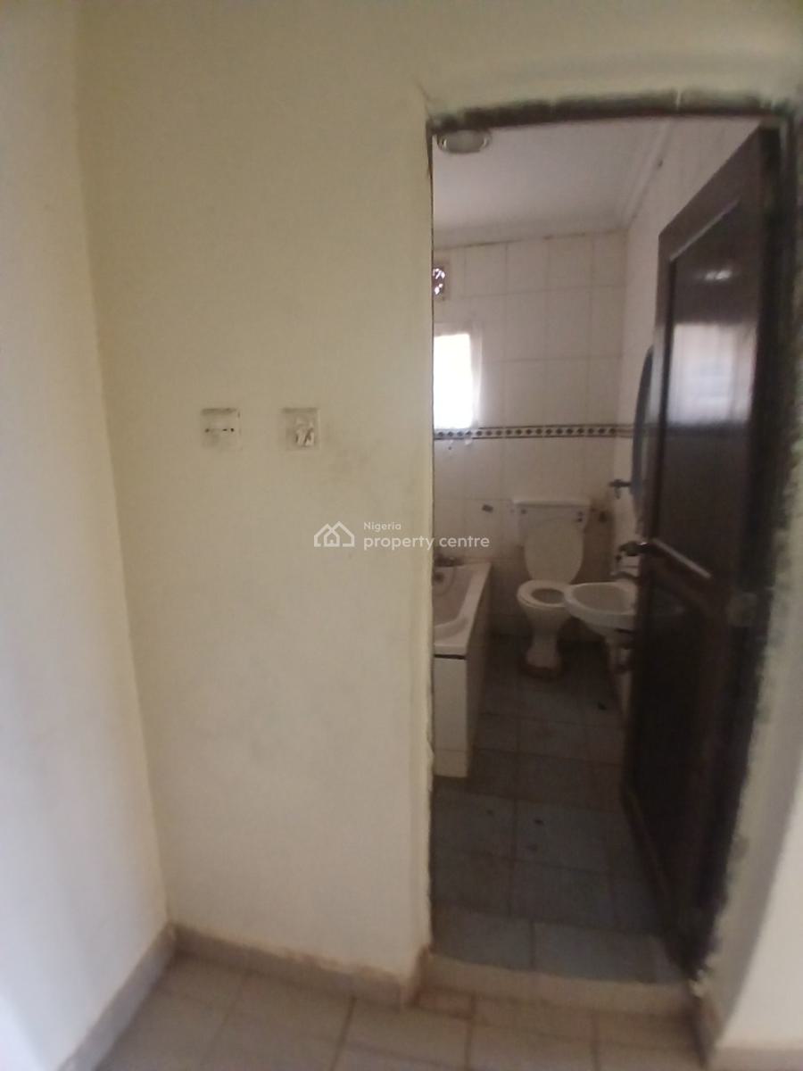 Spacious 3 Bedrooms, American International, Durumi, Abuja, Flat / Apartment for Rent