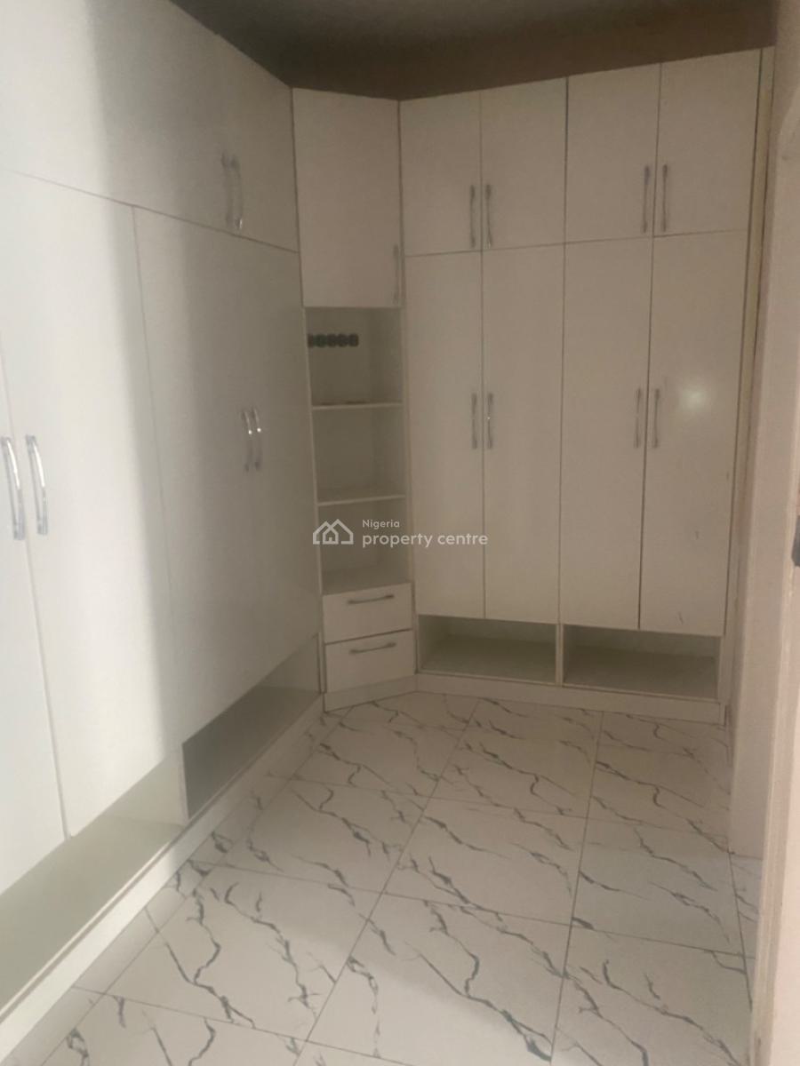 Spacious and Clean Master Bedroom, Lekki, Lagos, Flat / Apartment for Rent
