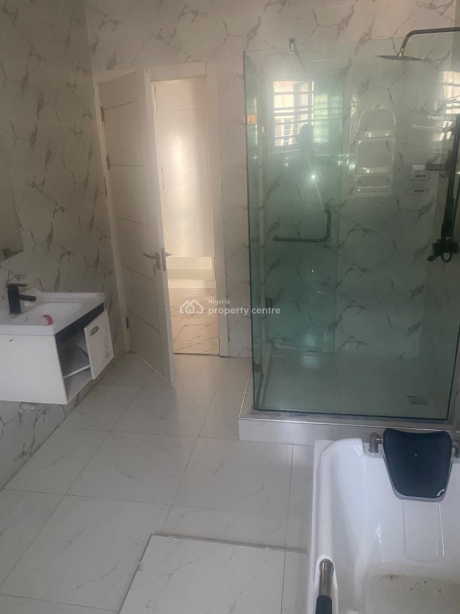 Spacious and Clean Master Bedroom, Lekki, Lagos, Flat / Apartment for Rent