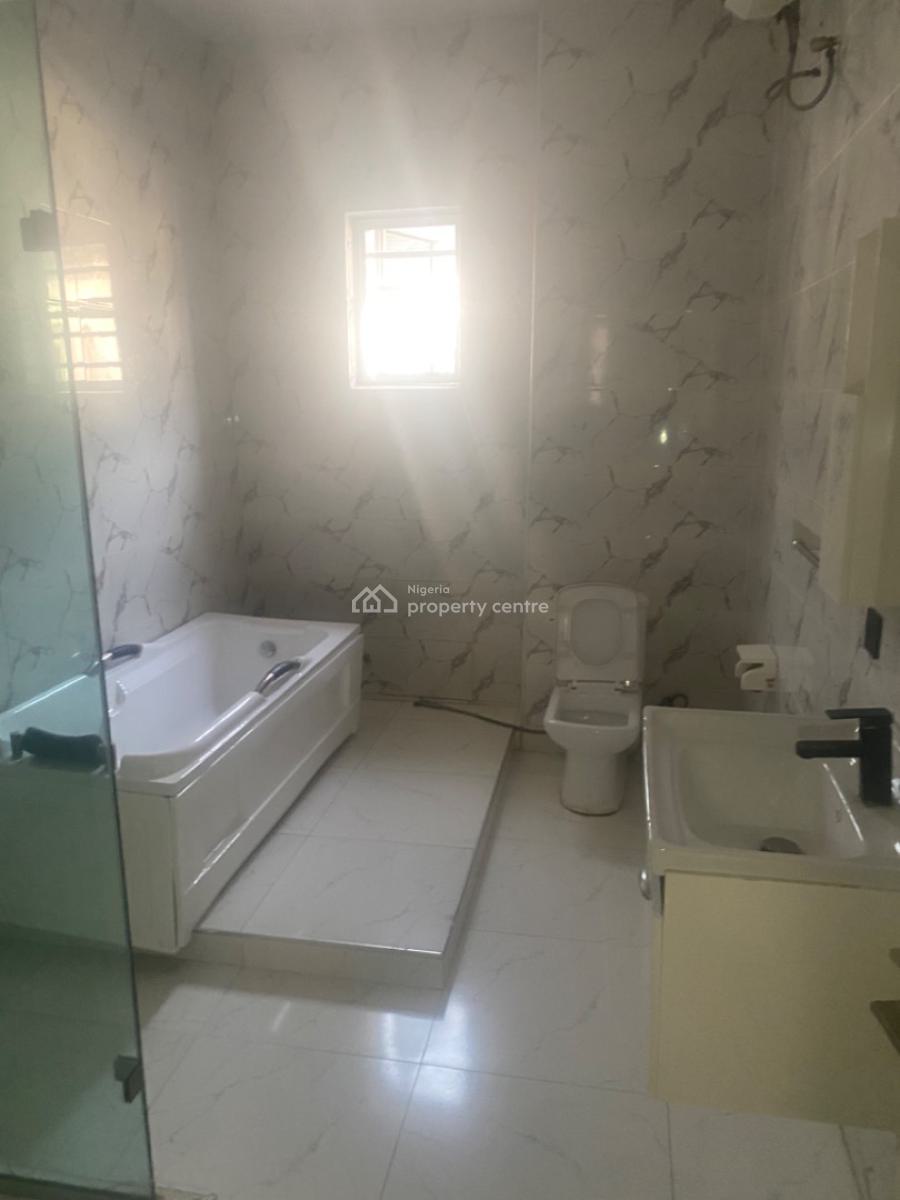 Spacious and Clean Master Bedroom, Lekki, Lagos, Flat / Apartment for Rent