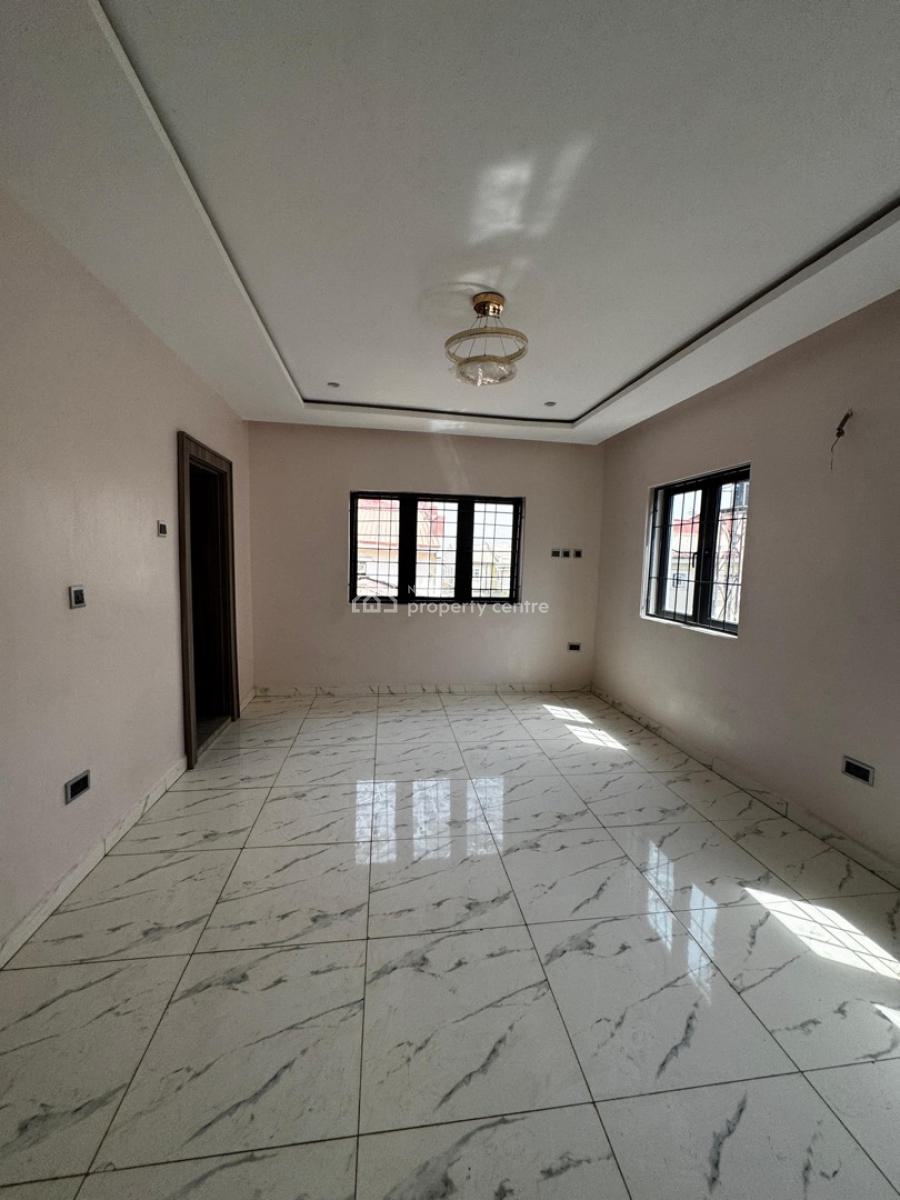 Beautiful 4 Bedroom Semi Detached Well Renovated Duplex,2 Rooms Bq, Kado, Abuja, Semi-detached Duplex for Sale