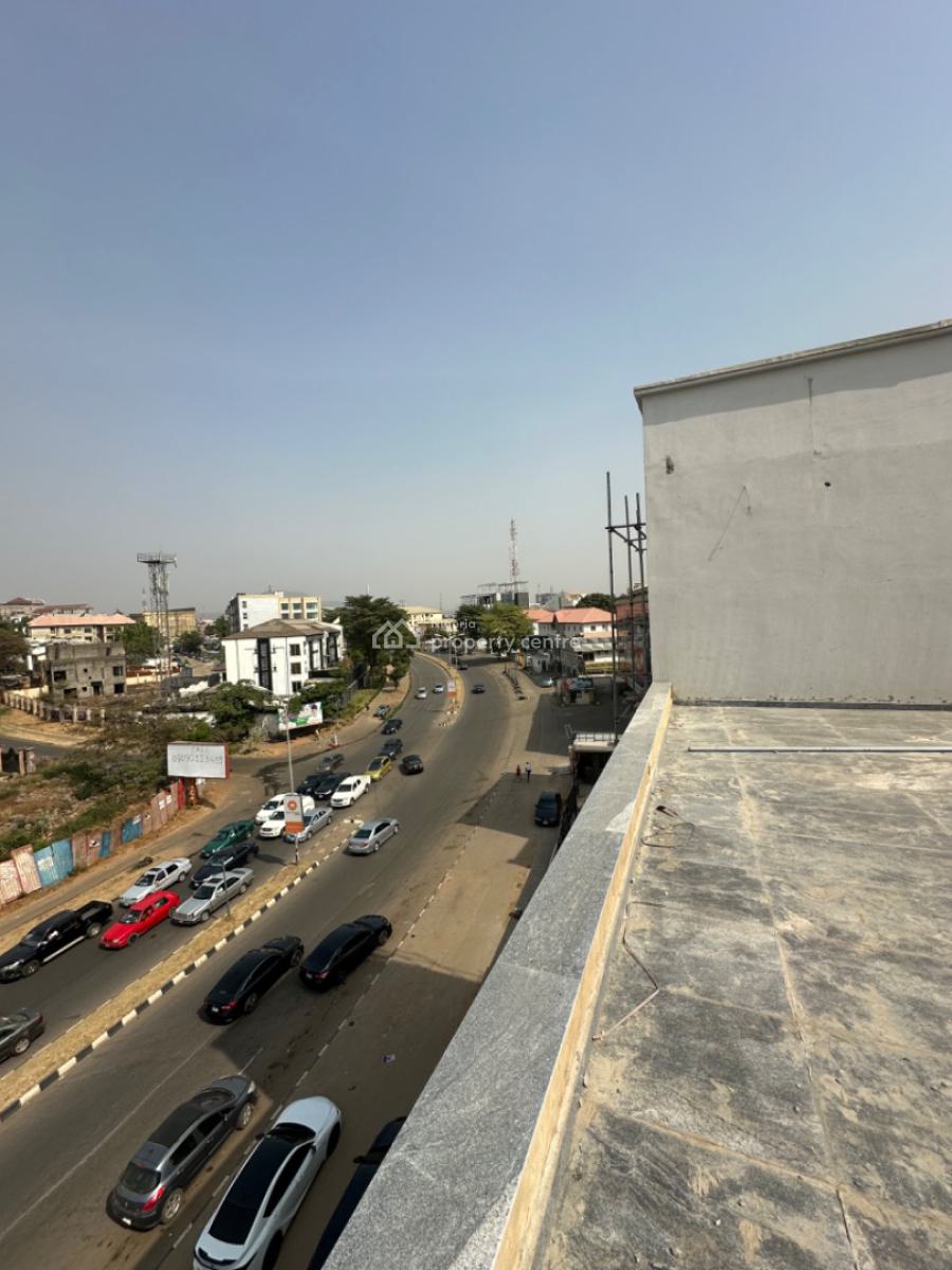 370 Square Metres Office/shop 𝐒𝐏𝐀𝐂𝐄𝐒, Wuse 2, Abuja, Plaza / Complex / Mall for Rent
