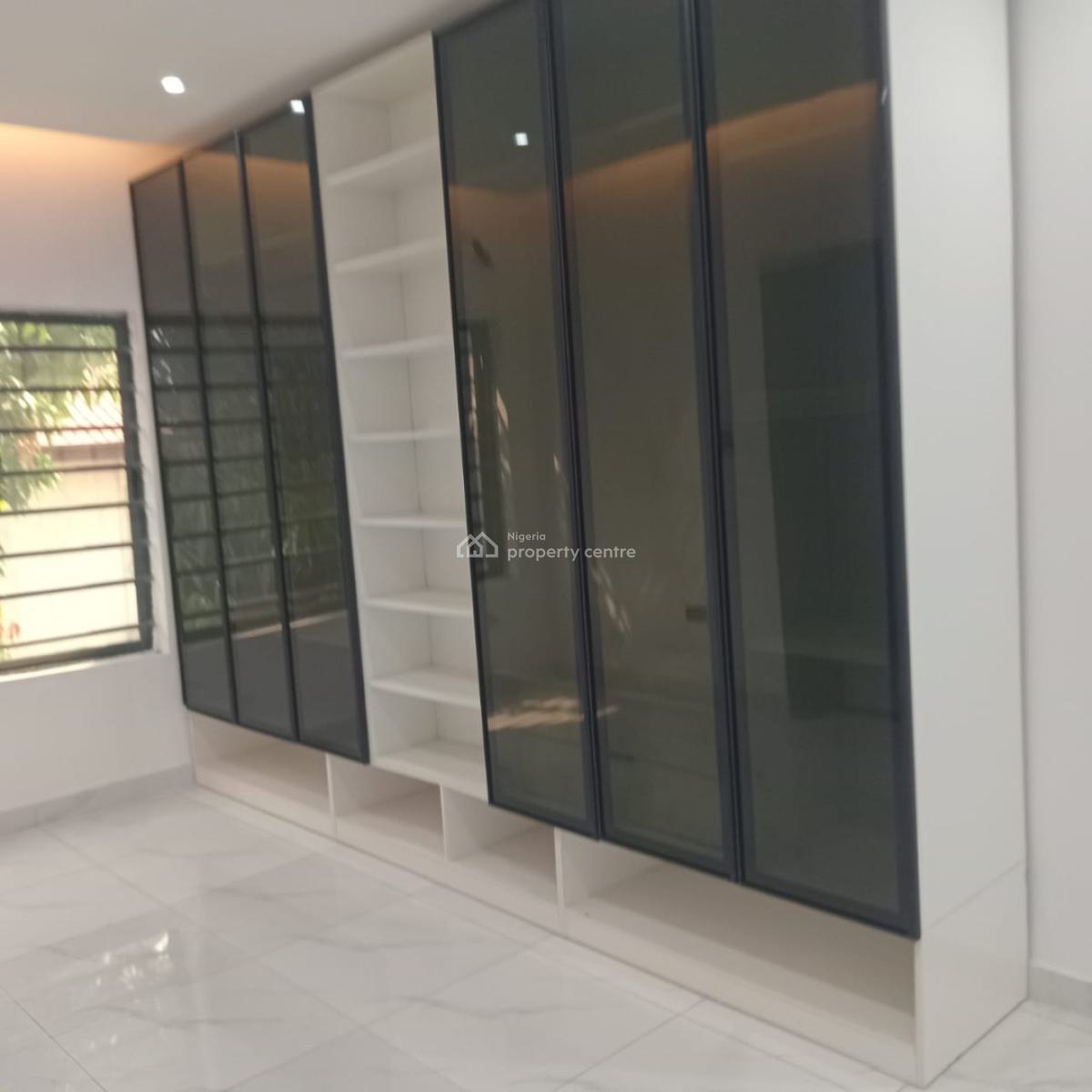 Three-bedroom Flexible Apartment with Bq, Lekki Phase 1, Lekki, Lagos, Flat / Apartment for Rent