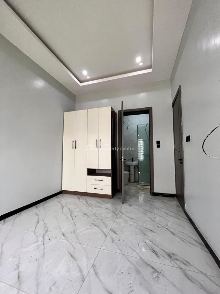 Spacious 2 Bedroom Apartment, Lekki Phase 1, Lekki, Lagos, Flat / Apartment for Rent