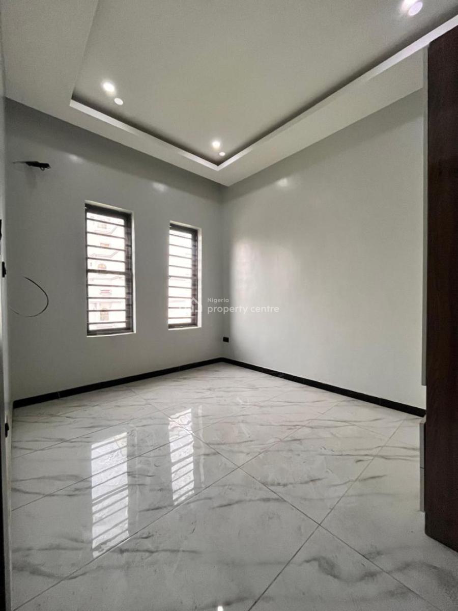 Spacious 2 Bedroom Apartment, Lekki Phase 1, Lekki, Lagos, Flat / Apartment for Rent