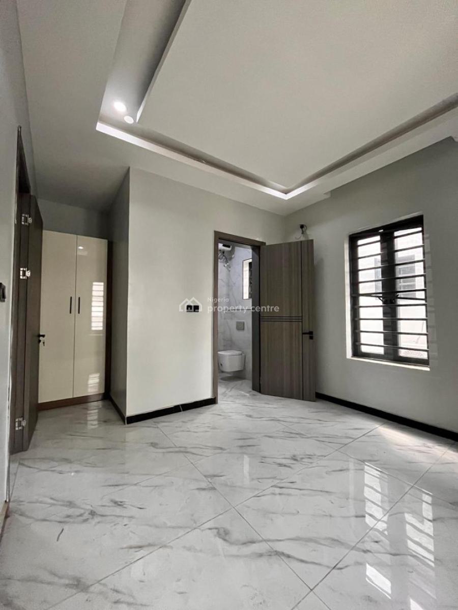 Spacious 2 Bedroom Apartment, Lekki Phase 1, Lekki, Lagos, Flat / Apartment for Rent