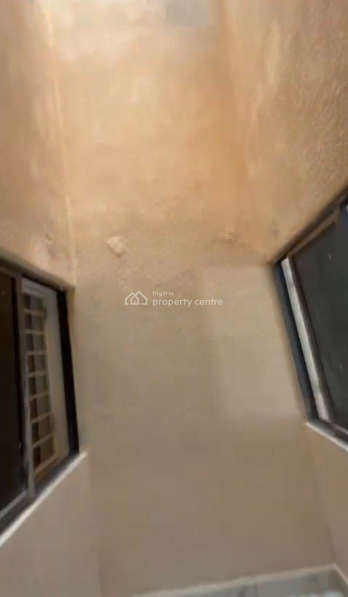 Luxurious 5 Bedroom Terraces with C of O, Guzape District, Abuja, Terraced Duplex for Sale