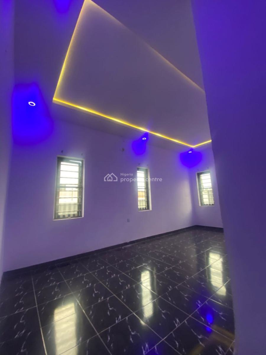 Massive 2 Bedroom Flat, Upstairs, United Estate, Sangotedo, Ajah, Lagos, Flat / Apartment for Rent