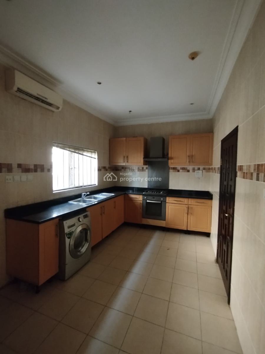 Fully Serviced, Ground Floor 3-bedroom with Bq, 24/7 Power, Lekki Phase 1, Lekki, Lagos, Flat / Apartment for Rent