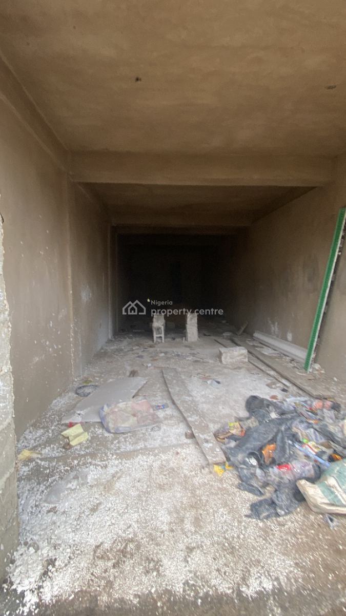 Shop, Fola Agoro Bus Stop, Yaba, Lagos, Shop for Rent