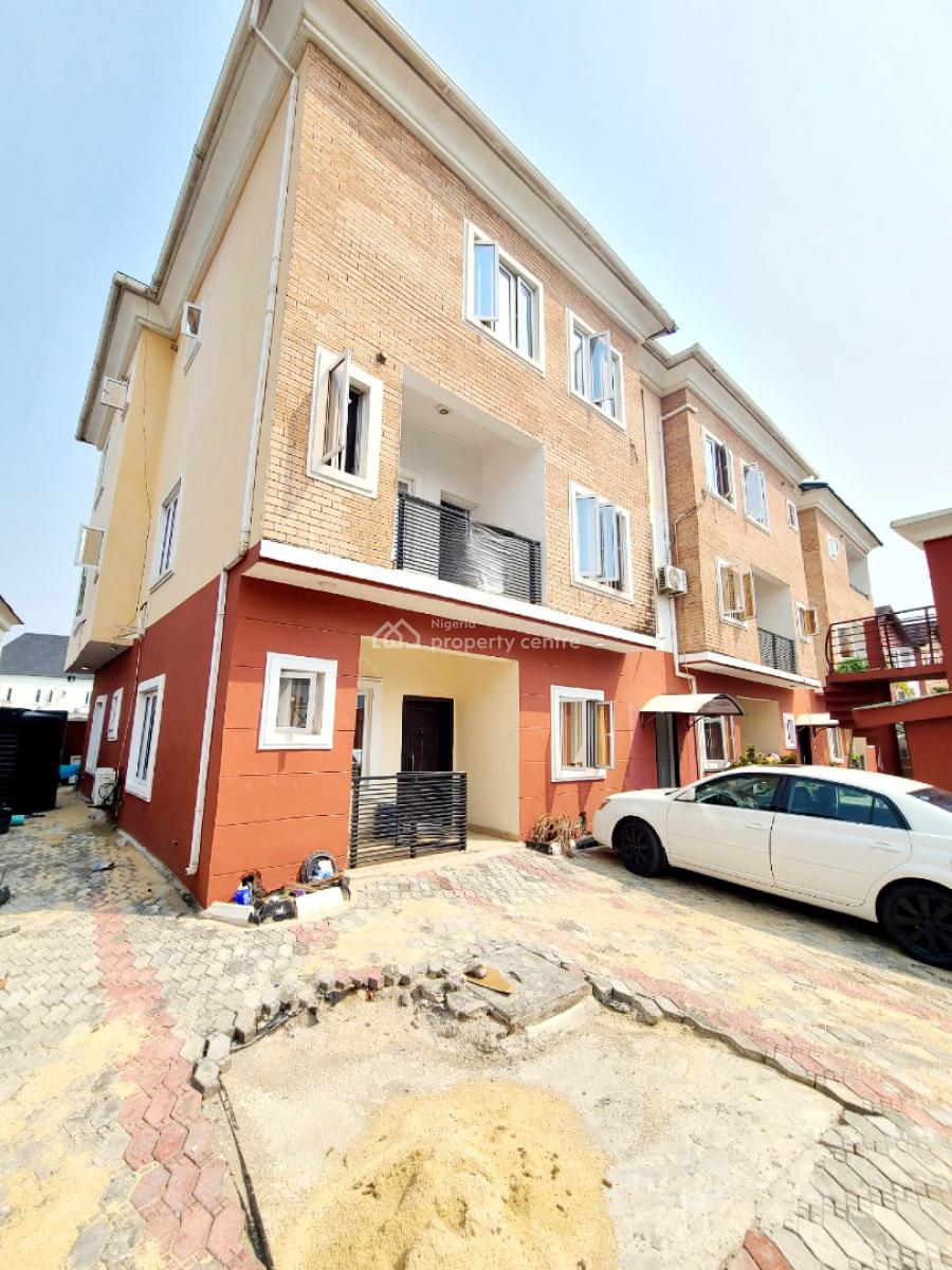 Newly Renovated 4 Bedrooms Terraced Duplex, Osapa London Estate, Osapa, Lekki, Lagos, Terraced Duplex for Rent