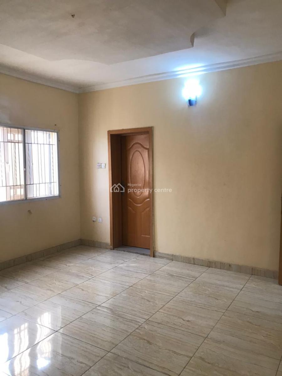 Well Maintained 2 Bedroom Apartment, Lekki Phase 1, Lekki, Lagos, Flat / Apartment for Rent