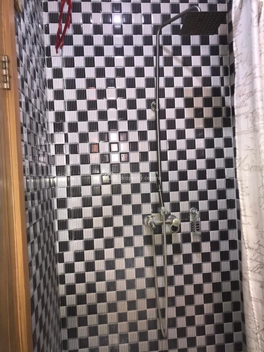 Well Maintained 2 Bedroom Apartment, Lekki Phase 1, Lekki, Lagos, Flat / Apartment for Rent