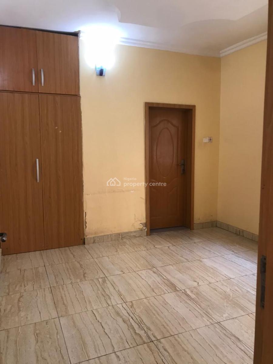 Well Maintained 2 Bedroom Apartment, Lekki Phase 1, Lekki, Lagos, Flat / Apartment for Rent