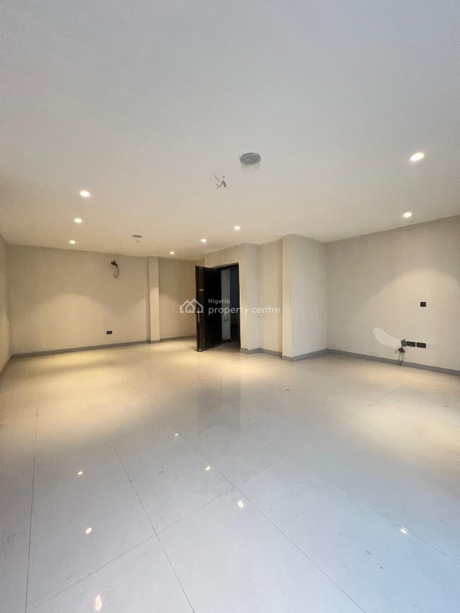 Spacious 2 Bedroom Apartment, Lekki Phase 1, Lekki, Lagos, Flat / Apartment for Sale