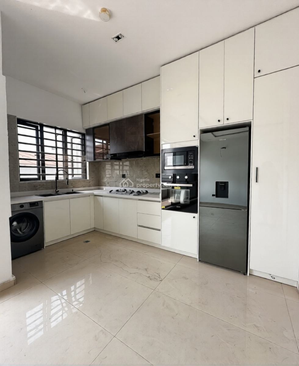 Newly Built 2 Bedroom Apartment, Lekki Phase 1, Lekki, Lagos, Block of Flats for Sale