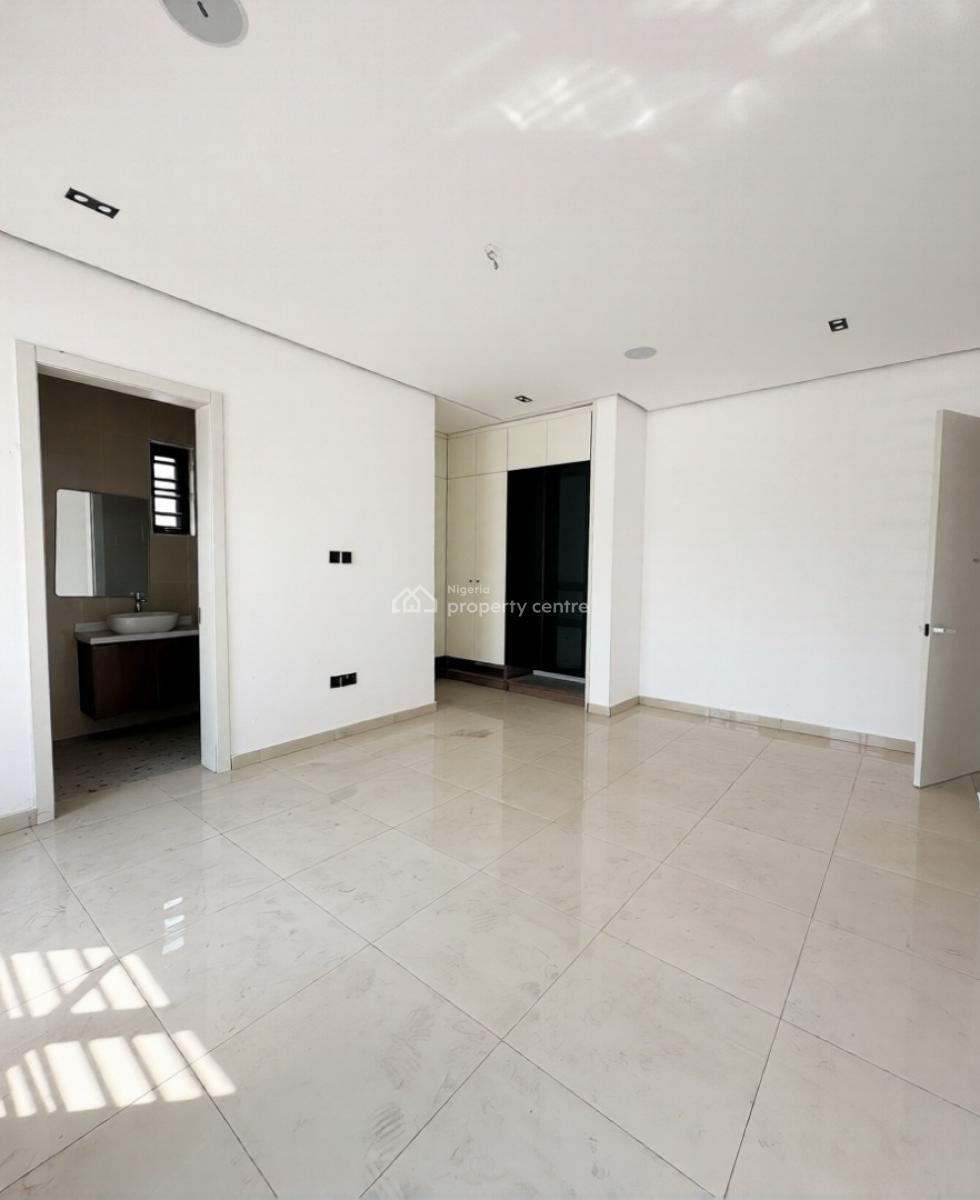 Newly Built 2 Bedroom Apartment, Lekki Phase 1, Lekki, Lagos, Block of Flats for Sale