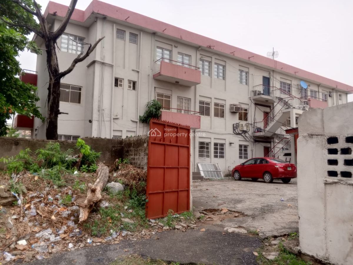 Prime Commercial Property, Ikorodu Road, Ikorodu, Lagos, Plaza / Complex / Mall for Sale