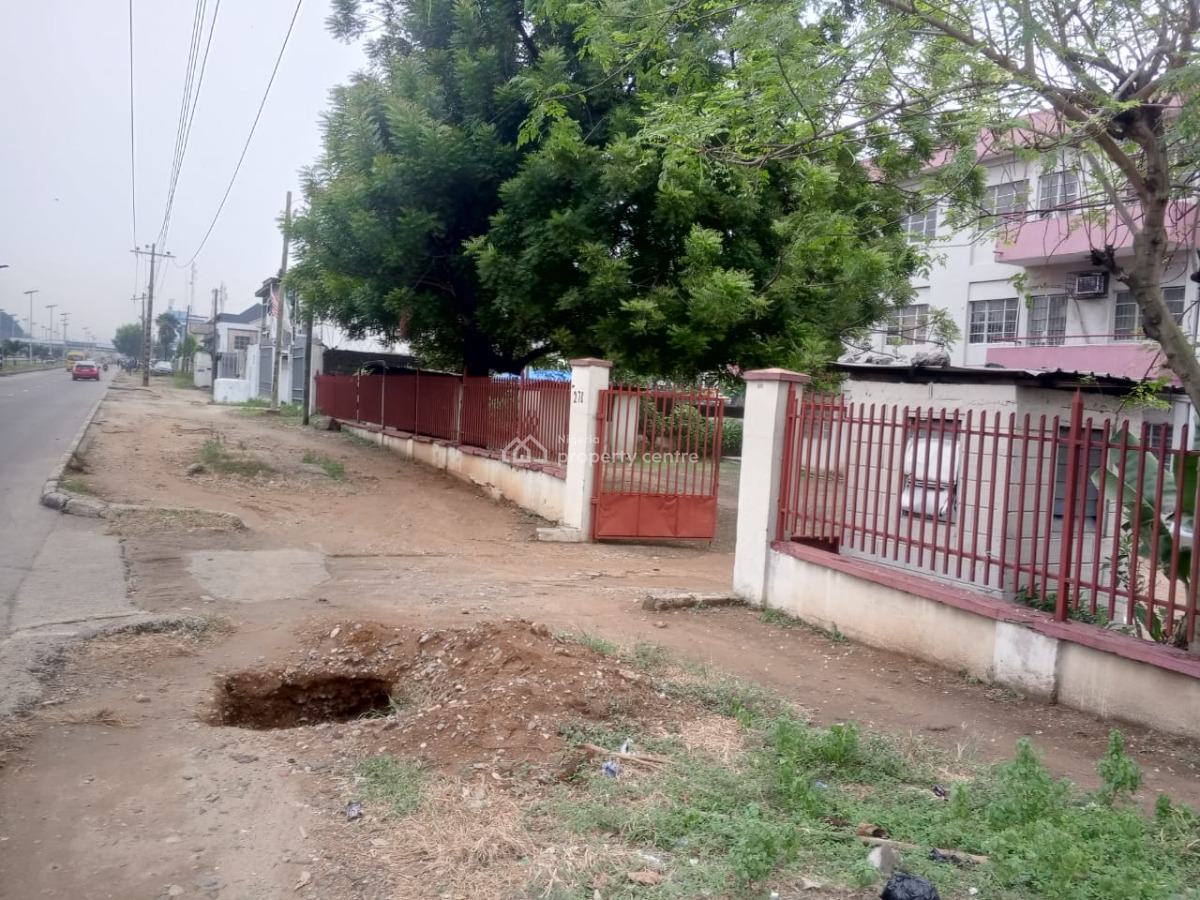 Prime Commercial Property, Ikorodu Road, Ikorodu, Lagos, Plaza / Complex / Mall for Sale