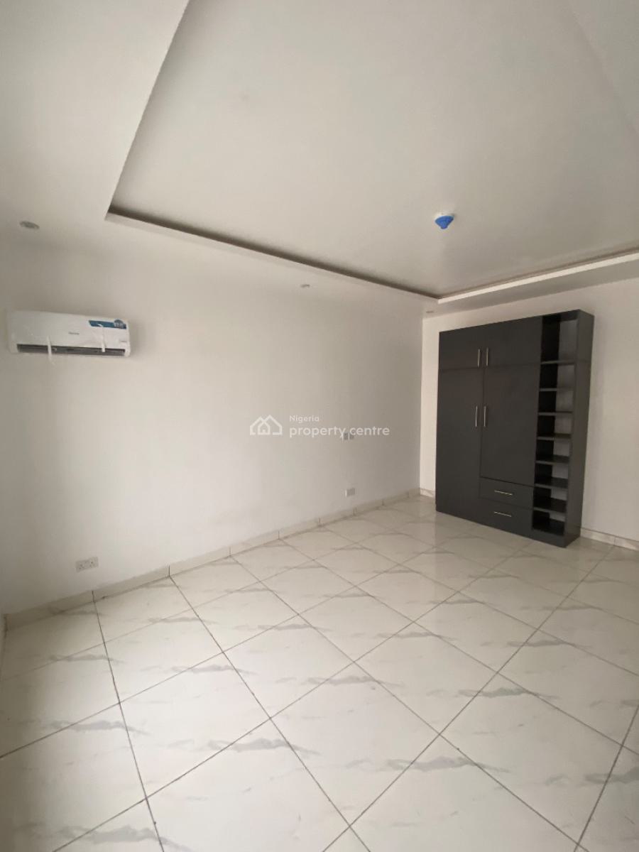 Lovely 2 Bedroom Apartment with 24hrs Power, Lekki Phase 1, Lekki, Lagos, Block of Flats for Sale