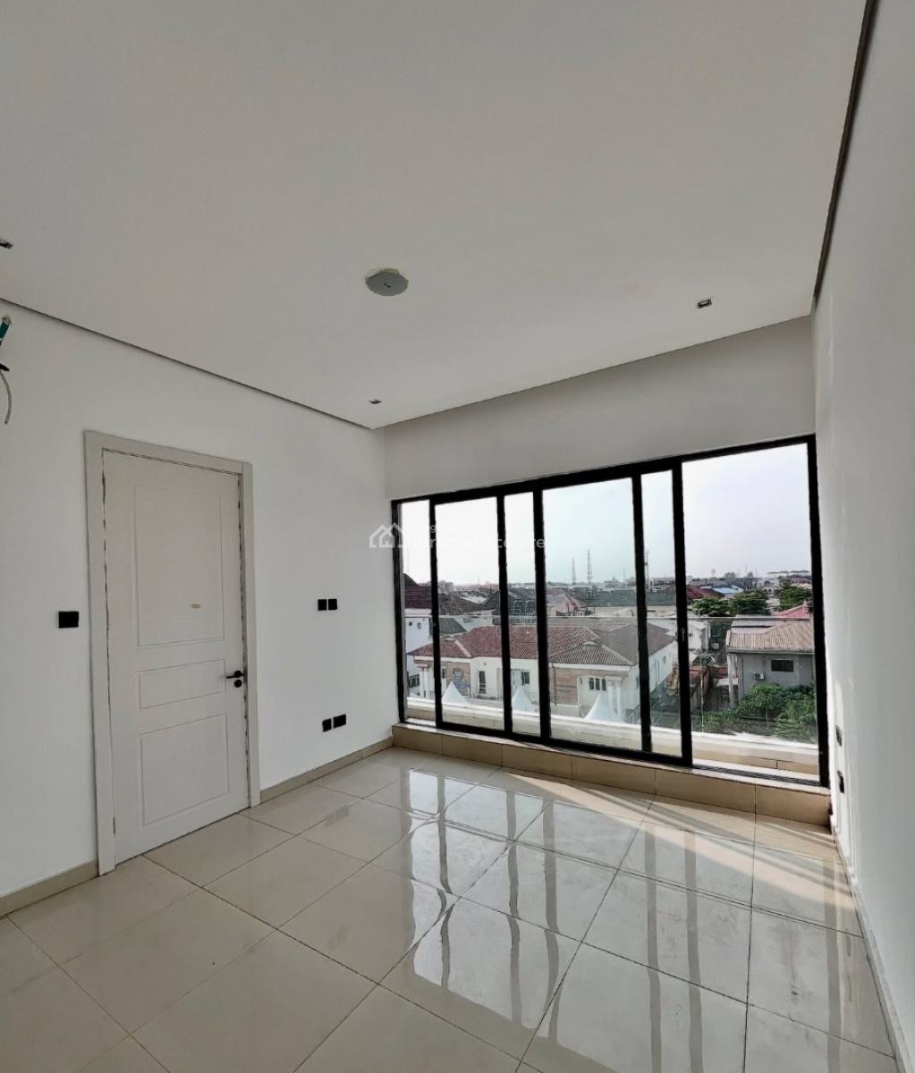 Fully Serviced  2 Bedroom Apartments with Elevator, Swimming Pool, Gym, Lekki Phase 1, Lekki, Lagos, Flat / Apartment for Sale