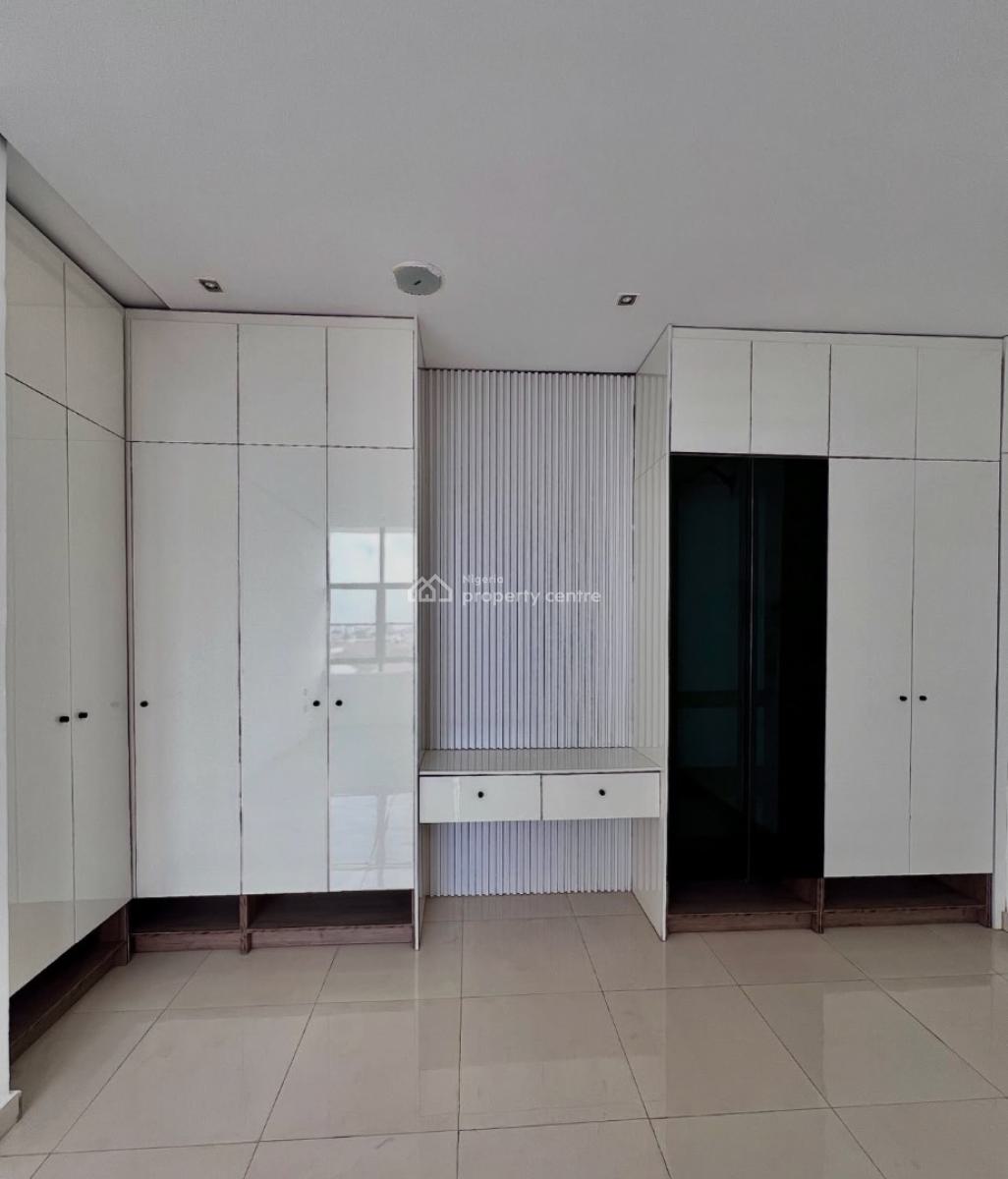 Fully Serviced  2 Bedroom Apartments with Elevator, Swimming Pool, Gym, Lekki Phase 1, Lekki, Lagos, Flat / Apartment for Sale