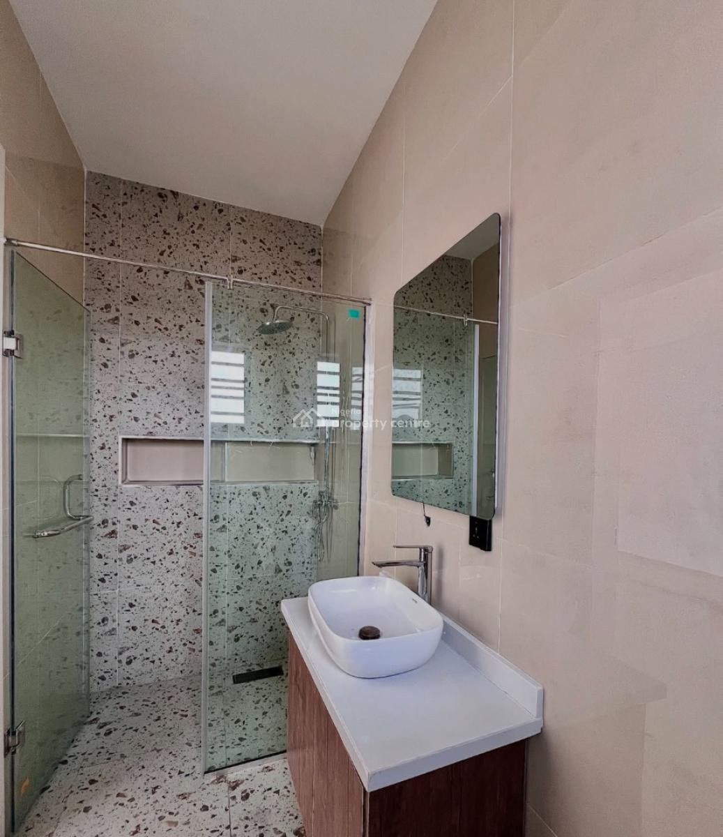 Fully Serviced  2 Bedroom Apartments with Elevator, Swimming Pool, Gym, Lekki Phase 1, Lekki, Lagos, Flat / Apartment for Sale