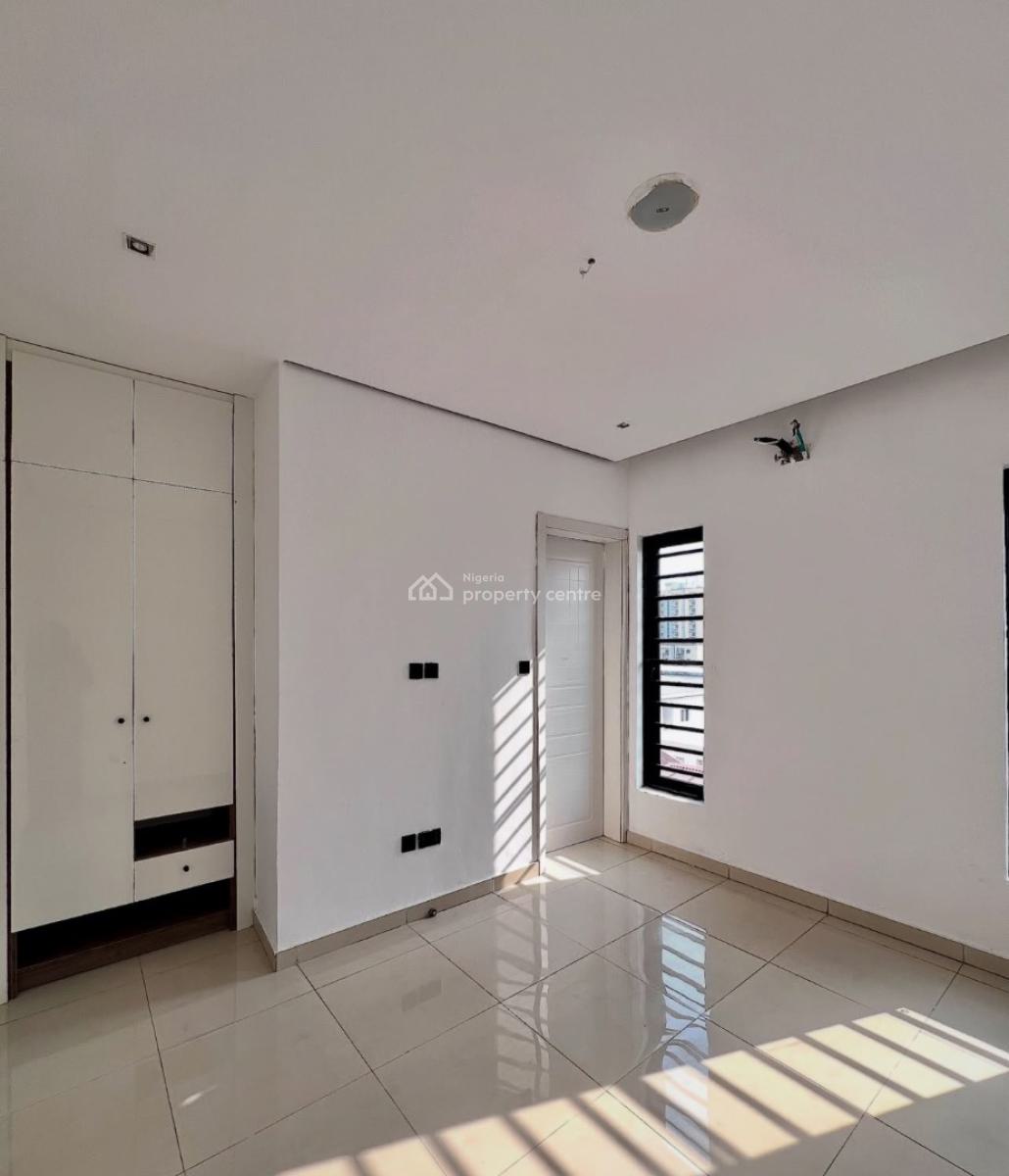 Fully Serviced  2 Bedroom Apartments with Elevator, Swimming Pool, Gym, Lekki Phase 1, Lekki, Lagos, Flat / Apartment for Sale