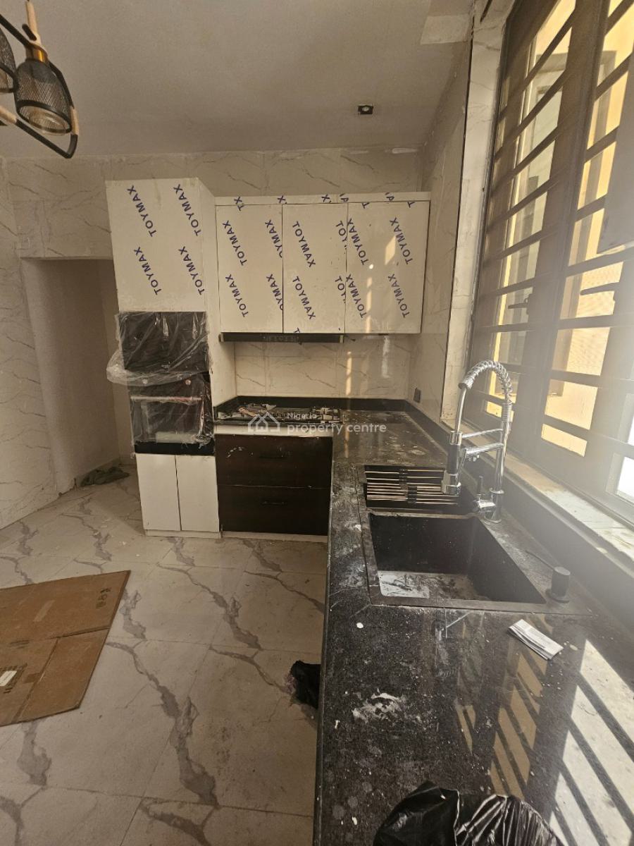 Tastefully Finished 3-bedroom Apartment with Bq, Lekki Phase 1, Lekki, Lagos, Flat / Apartment for Rent