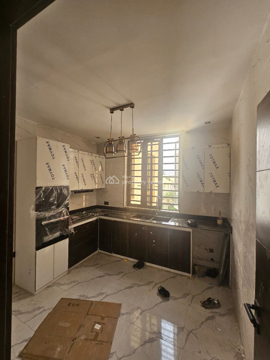 Tastefully Finished 3-bedroom Apartment with Bq, Lekki Phase 1, Lekki, Lagos, Flat / Apartment for Rent