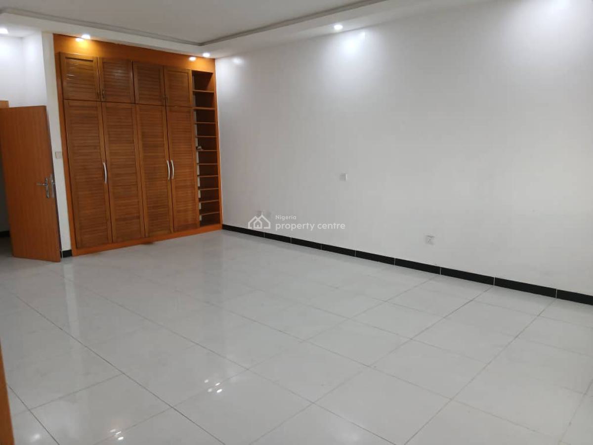 Massive 3bdroom Apt Upstairs, Eleganza Estate, By Omchevron Toll Gate, Eleganza Estate, Chevron Toll Gate, Lekki, Lagos, Flat / Apartment for Rent