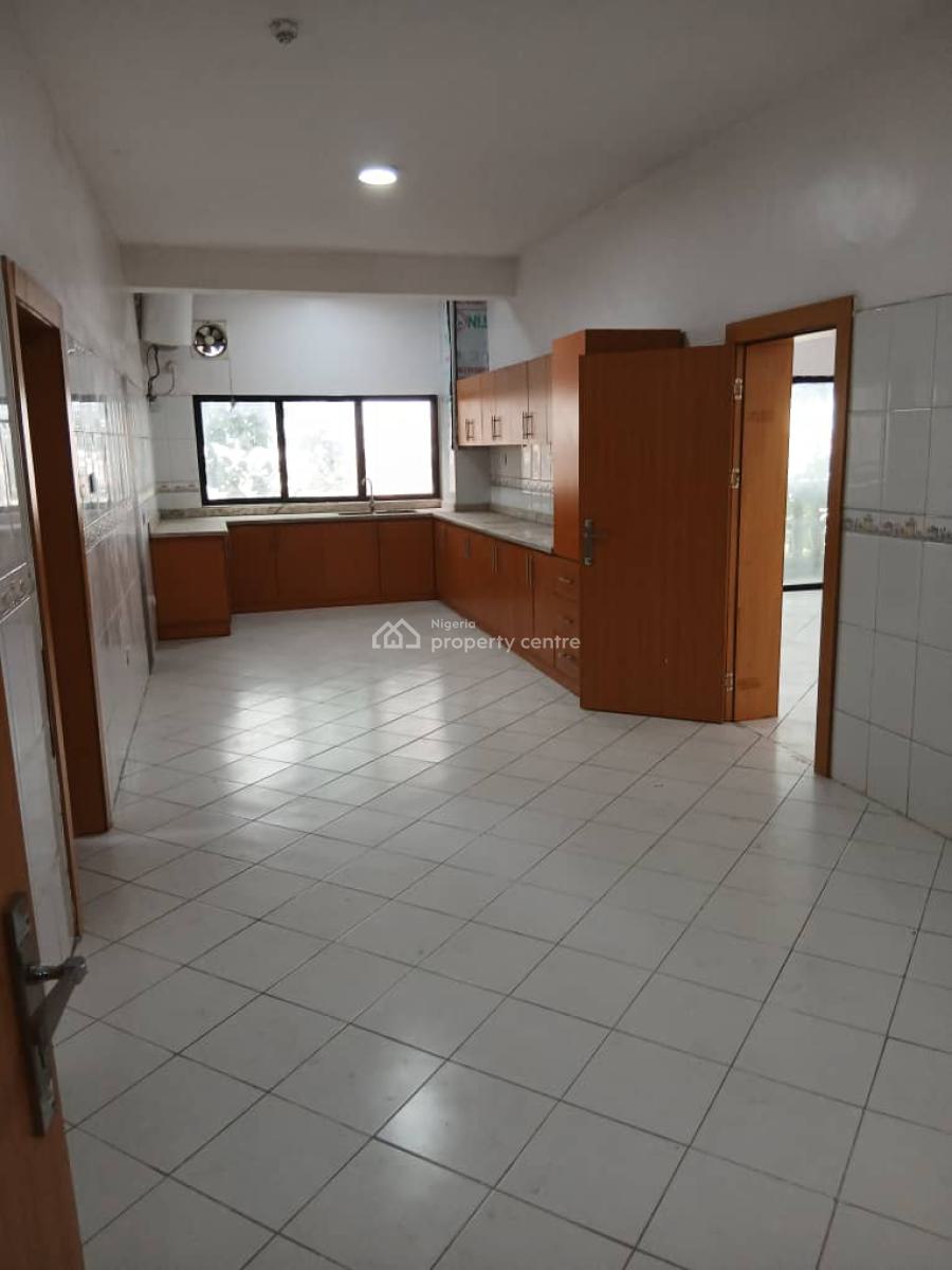 Massive 3bdroom Apt Upstairs, Eleganza Estate, By Omchevron Toll Gate, Eleganza Estate, Chevron Toll Gate, Lekki, Lagos, Flat / Apartment for Rent