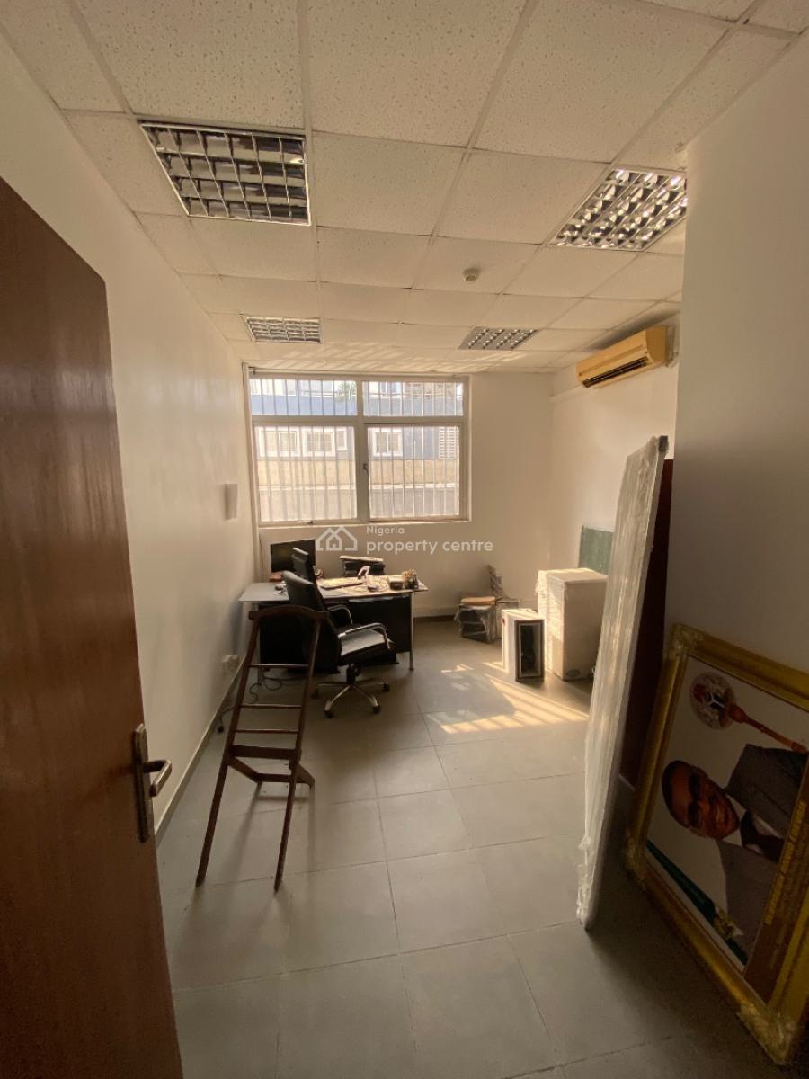Entire Office Building Facing The Road, Oniru, Victoria Island (vi), Lagos, Office Space for Rent