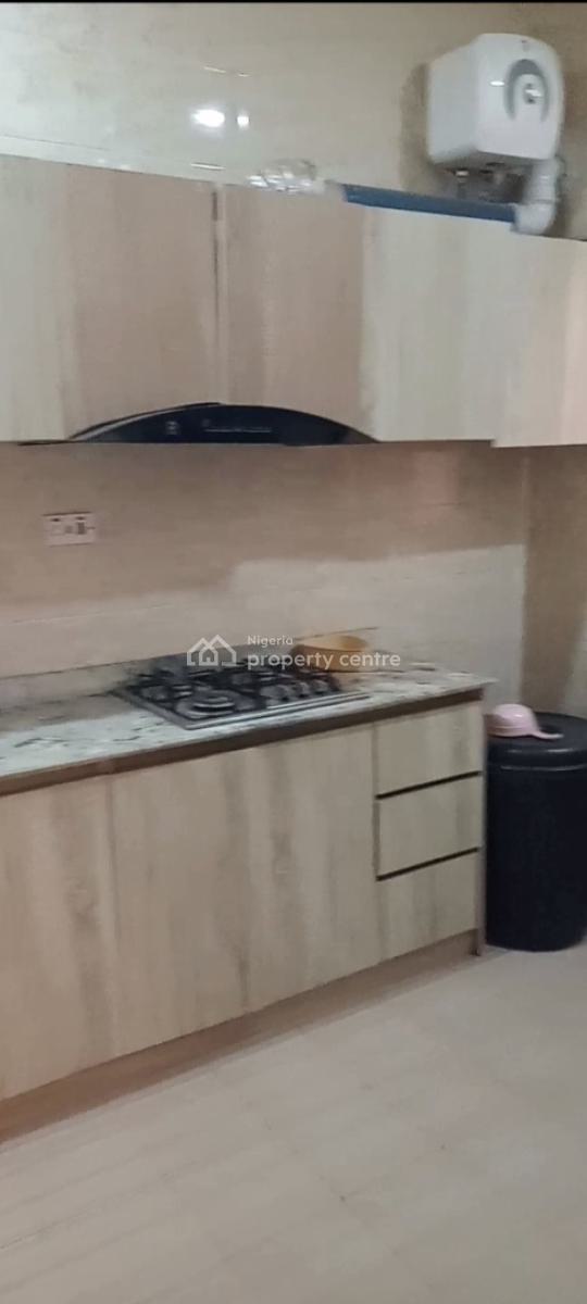a Very Good & Fully Serviced 3-bedroom Flat, After Wuye Market. ( Video of The Apartment Is Attached), Wuye, Abuja, Flat / Apartment for Rent
