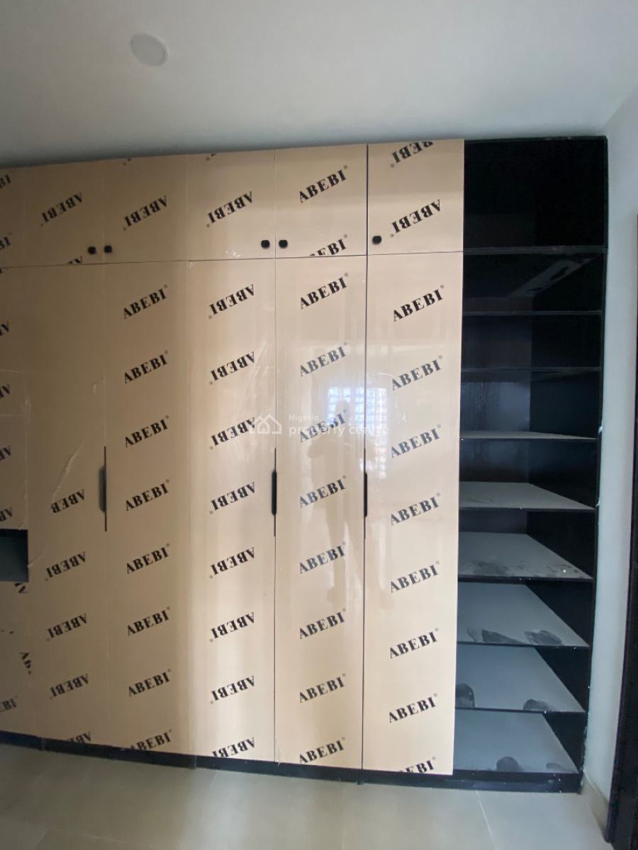 Lovely 4 Bedroom Apartment, Lekki Phase 1, Lekki, Lagos, Flat / Apartment for Sale