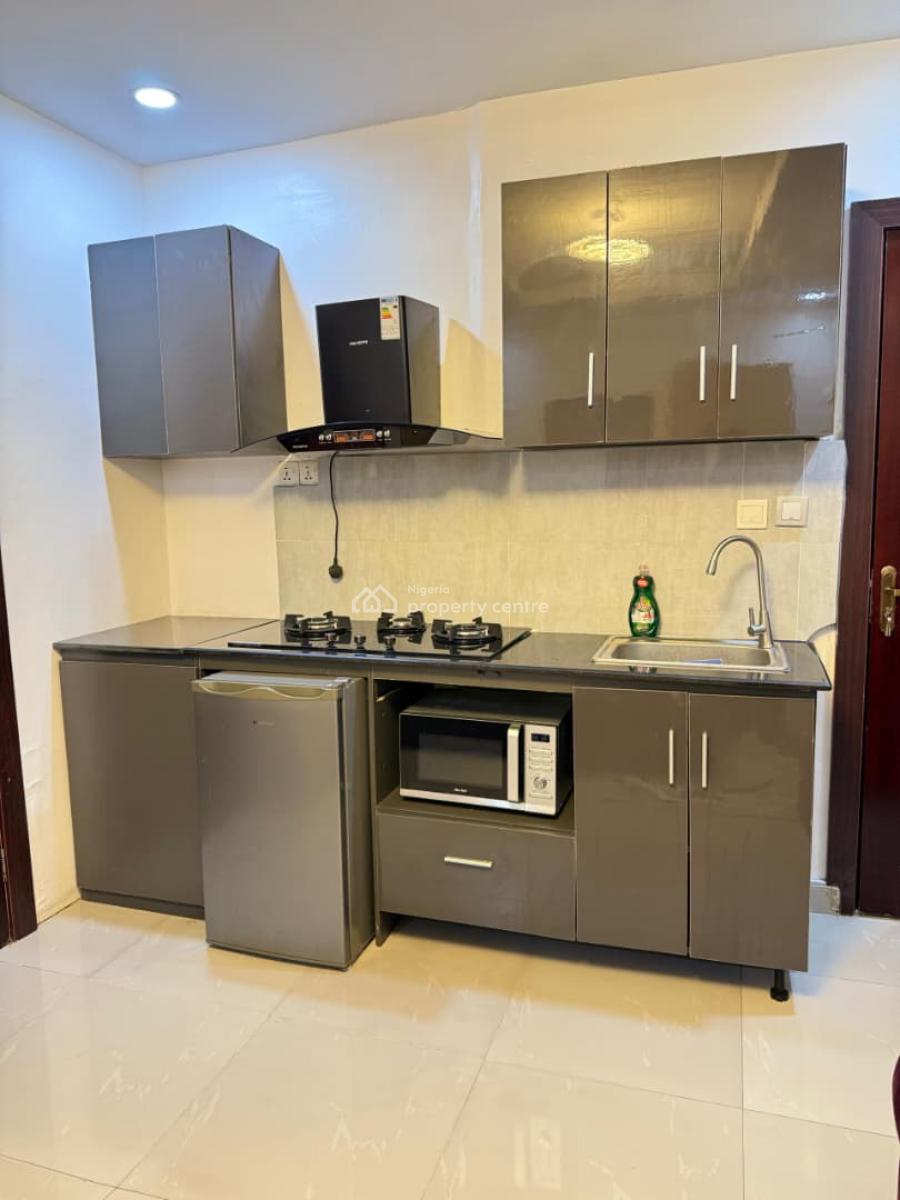 Cozy Studio Apartment with Swimming Pool and Gym, Shakiru Anjorin Str, Off Admiralty Road, Lekki Phase 1, Lekki, Lagos, Flat / Apartment Short Let