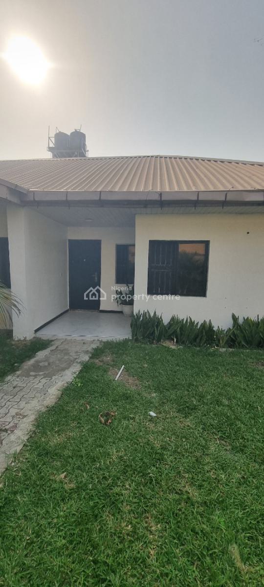 2brm Flat Apartment Back Plot Viable for Commercial, Lekki Phase1, Lekki, Lagos, Flat / Apartment for Rent