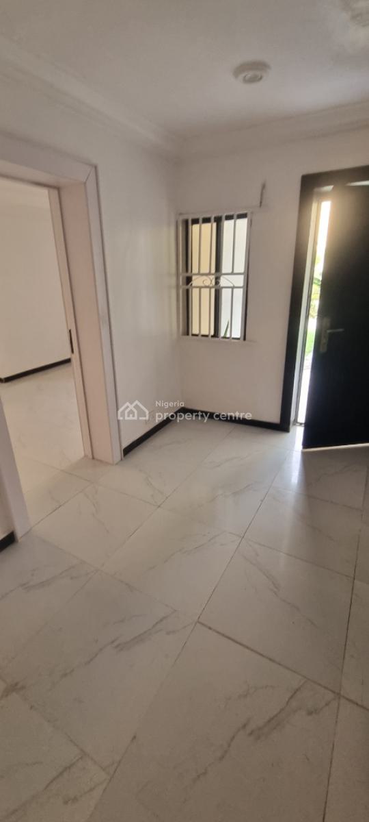 2brm Flat Apartment Back Plot Viable for Commercial, Lekki Phase1, Lekki, Lagos, Flat / Apartment for Rent