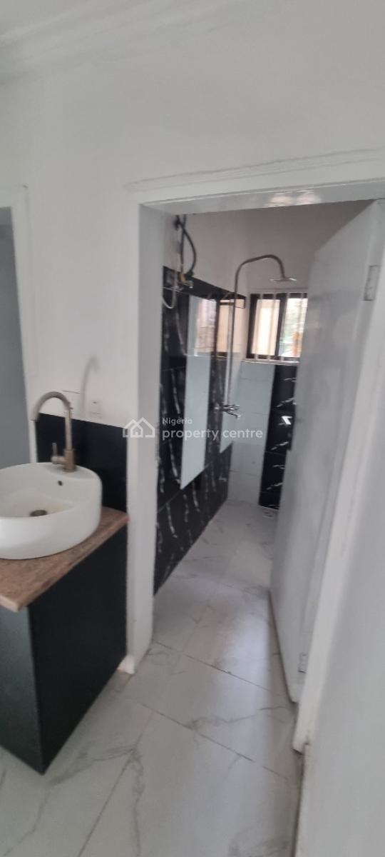 2brm Flat Apartment Back Plot Viable for Commercial, Lekki Phase1, Lekki, Lagos, Flat / Apartment for Rent