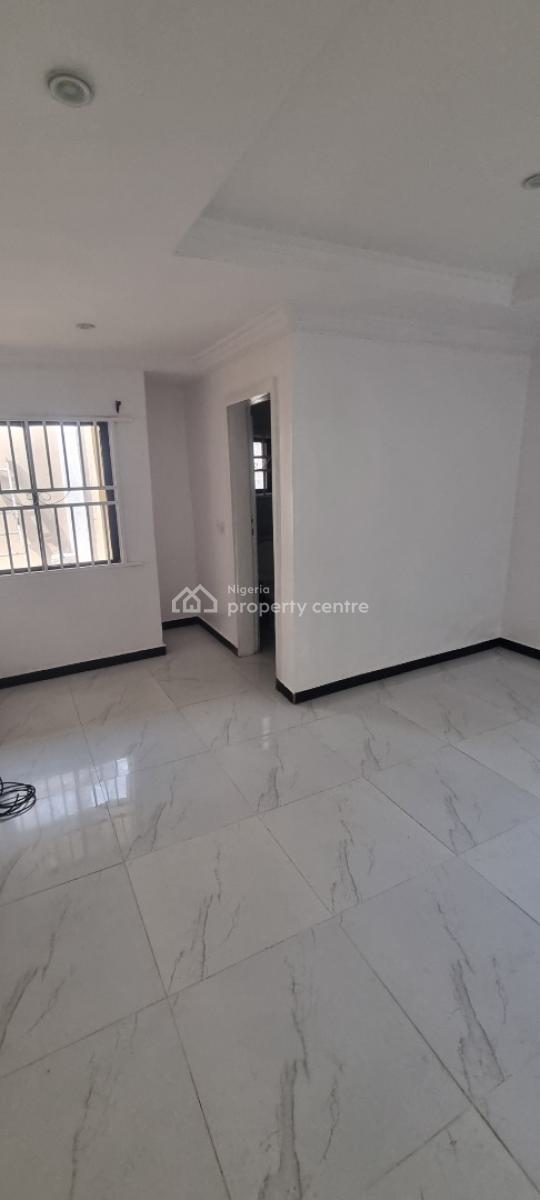 2brm Flat Apartment Back Plot Viable for Commercial, Lekki Phase1, Lekki, Lagos, Flat / Apartment for Rent
