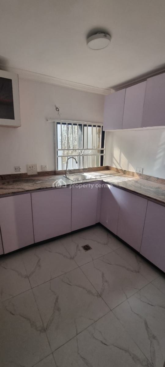 2brm Flat Apartment Back Plot Viable for Commercial, Lekki Phase1, Lekki, Lagos, Flat / Apartment for Rent