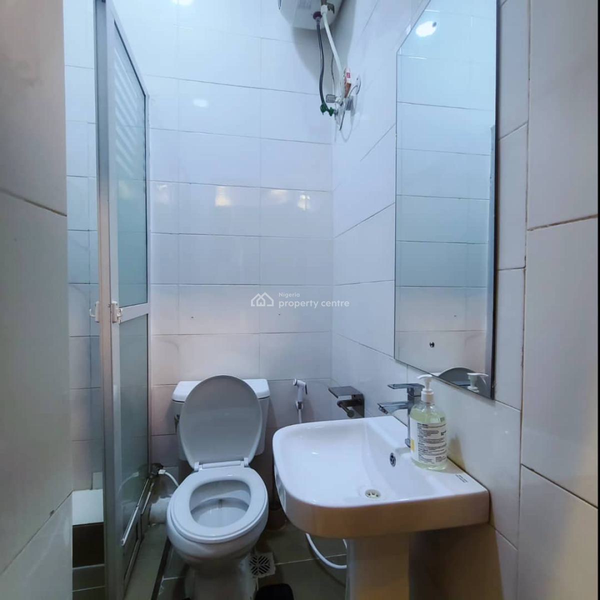 1-bedroom Apartment on Airport Road Ikeja with Mini Pool & Snooker, Airport Road Ikeja, 2 Minutes Drive to International Airport Ikeja, Mafoluku, Oshodi, Lagos, Mini Flat (room and Parlour) Short Let