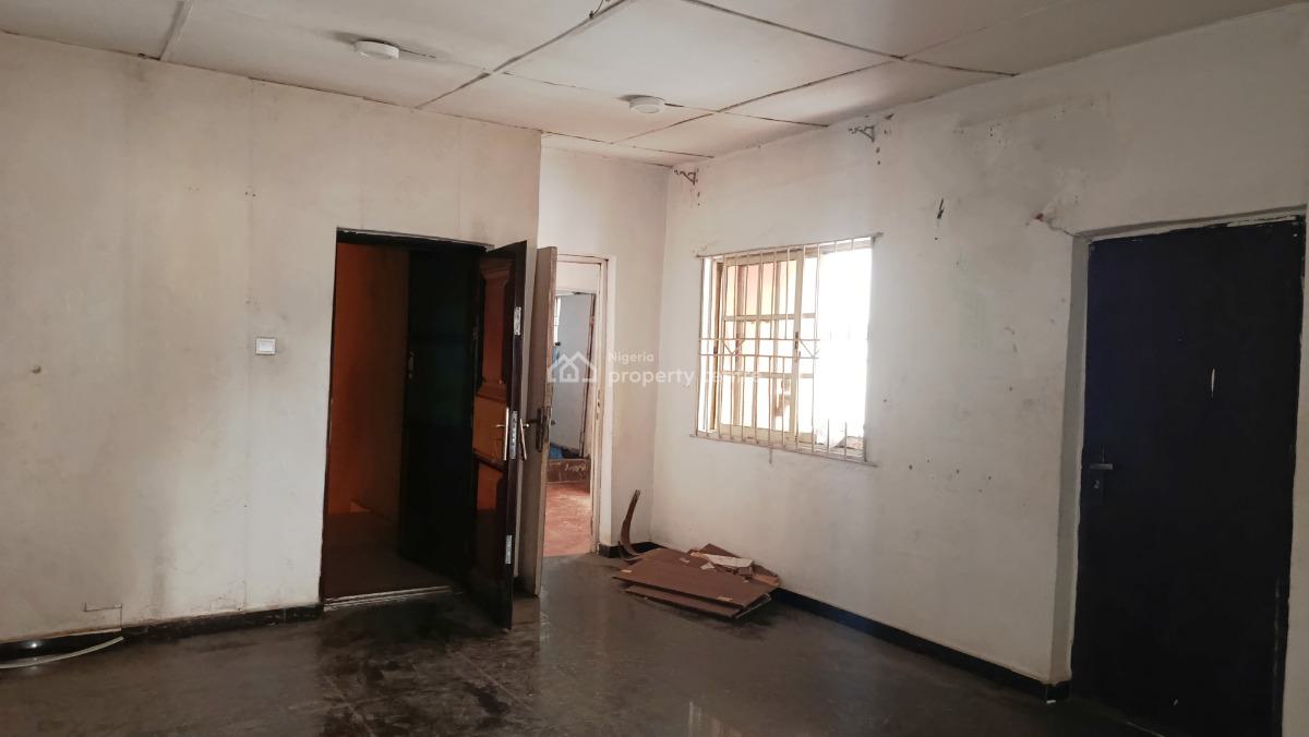 2 Bedroom Flat All En-suite, Upstairs, Directly Off Cmd Road, Ikosi, Ketu, Lagos, Flat / Apartment for Rent