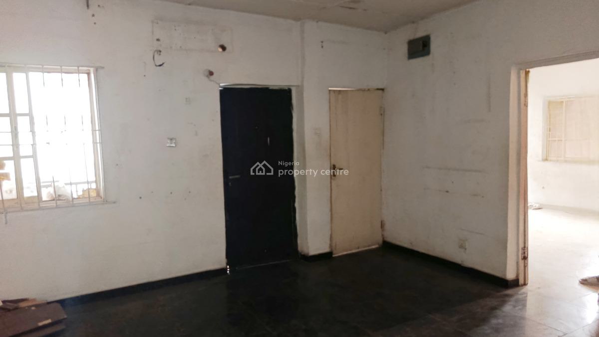 2 Bedroom Flat All En-suite, Upstairs, Directly Off Cmd Road, Ikosi, Ketu, Lagos, Flat / Apartment for Rent