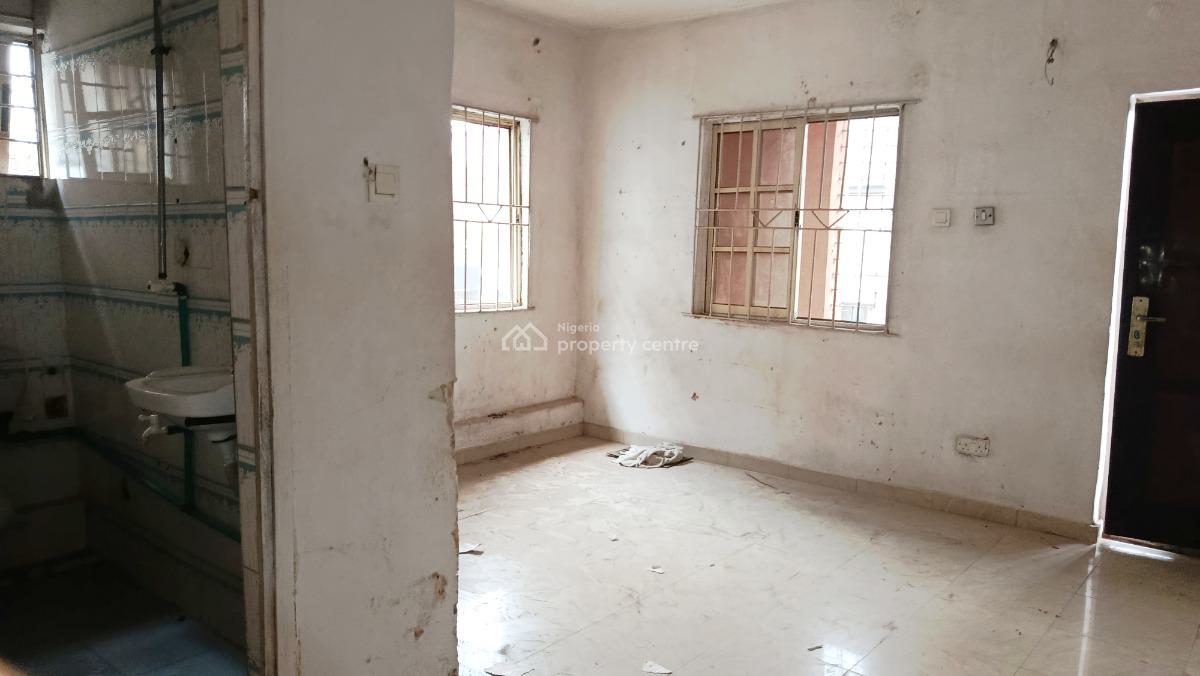 2 Bedroom Flat All En-suite, Upstairs, Directly Off Cmd Road, Ikosi, Ketu, Lagos, Flat / Apartment for Rent