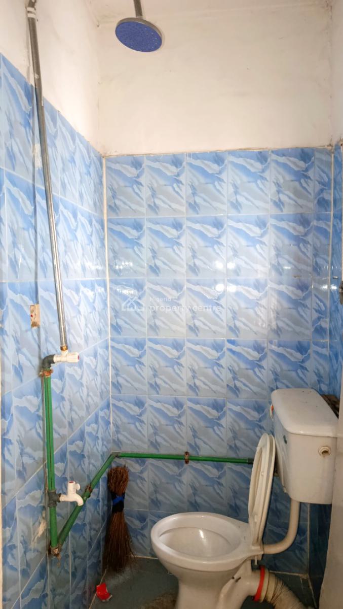 2 Bedroom Flat All En-suite, Upstairs, Directly Off Cmd Road, Ikosi, Ketu, Lagos, Flat / Apartment for Rent