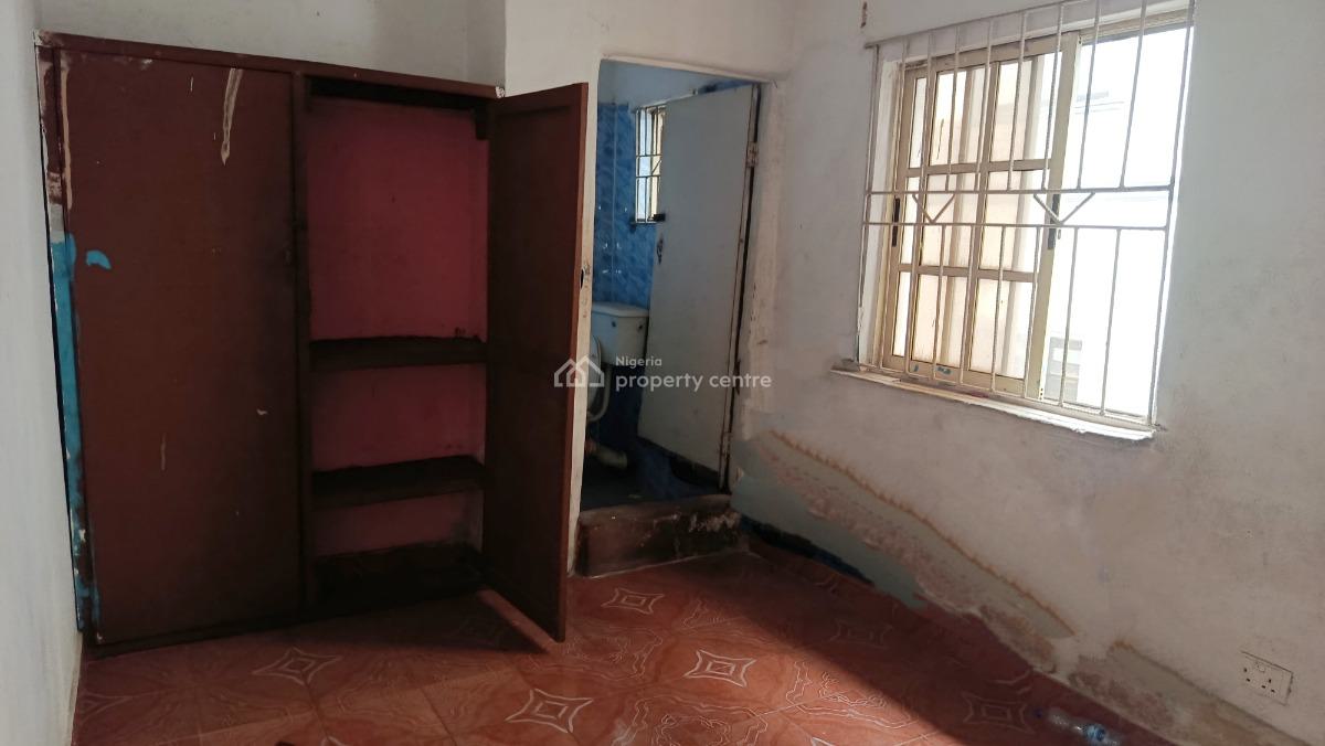 2 Bedroom Flat All En-suite, Upstairs, Directly Off Cmd Road, Ikosi, Ketu, Lagos, Flat / Apartment for Rent