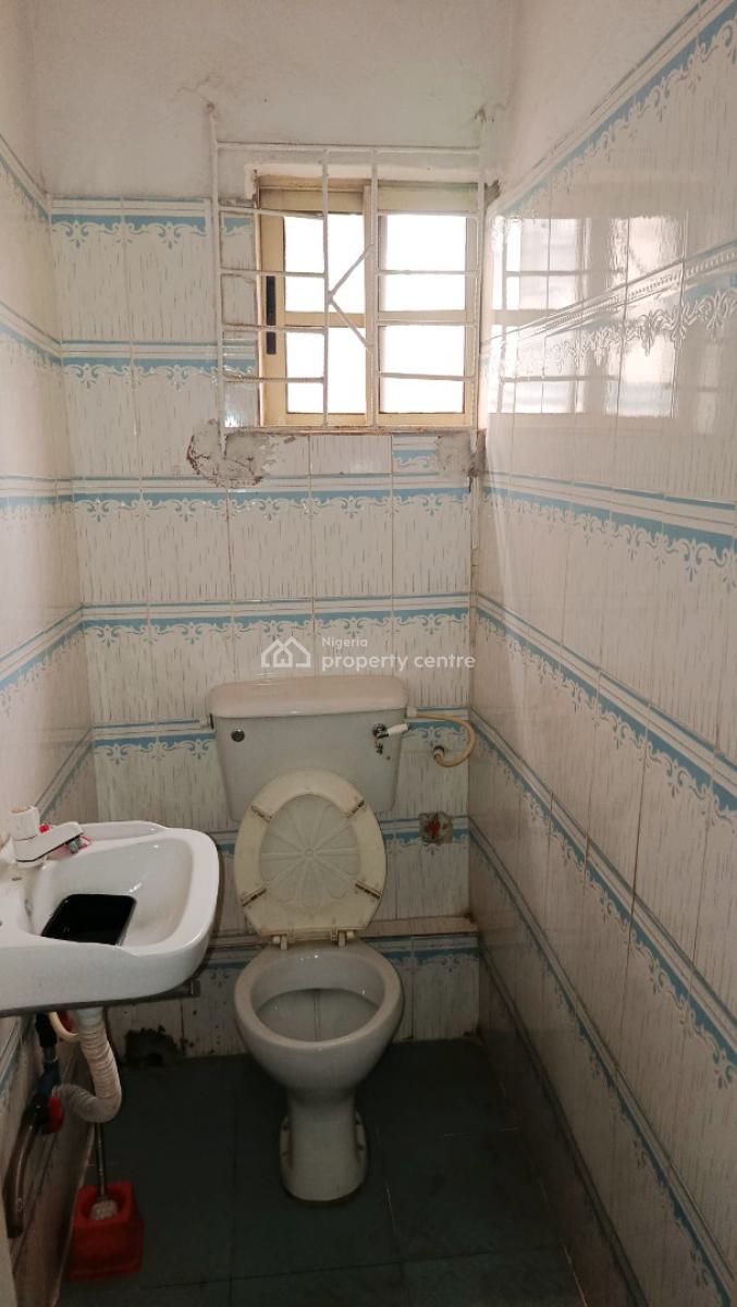 2 Bedroom Flat All En-suite, Upstairs, Directly Off Cmd Road, Ikosi, Ketu, Lagos, Flat / Apartment for Rent