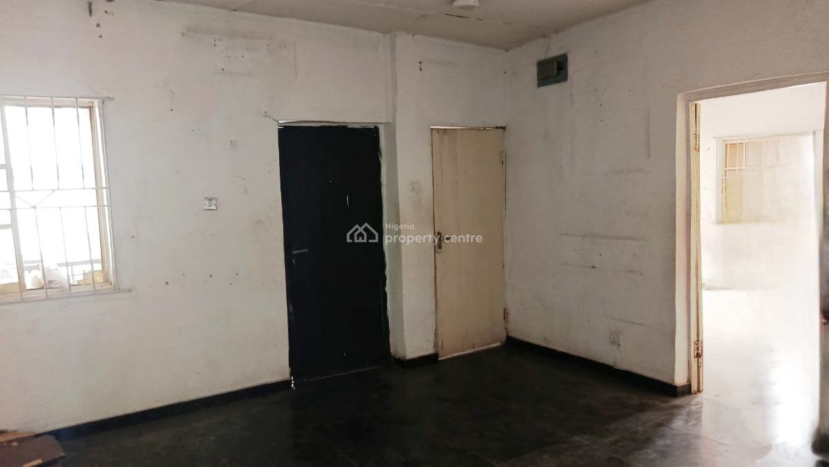 2 Bedroom Flat All En-suite, Upstairs, Directly Off Cmd Road, Ikosi, Ketu, Lagos, Flat / Apartment for Rent