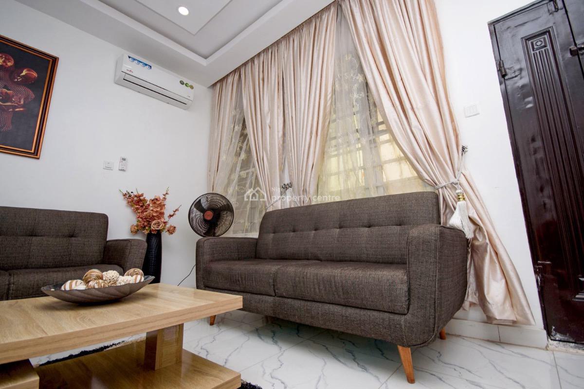 Crown Comfort 3-bedroom Residence, Lagos, Iyana Ipaja, Ipaja, Lagos, Flat / Apartment Short Let